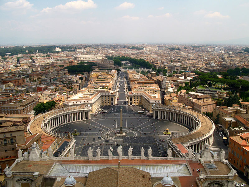 Число женщин в администрации Ватикана растет – статистика