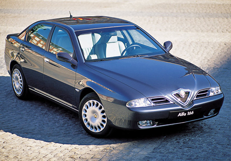 Alfa Romeo 166, пожалуй, самый экстравагантный седан бизнес-класса. К тому же, по обыкновению для этой марки, <nobr>166-ая</nobr> ещё и отлично способствовала выработке адреналина.