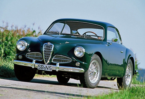 Массовая модель Alfa Romeo 1900 Berlina дебютировала на Парижском автосалоне в 1950 году и за время существования разошлась очень хорошим тиражом.